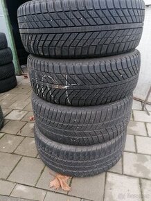 235/55R17 99V