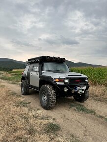 Predam toyotu Fj cruiser 4.0l V6 - 1