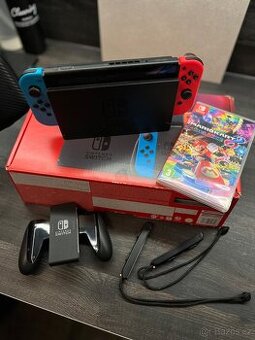 NINTENDO SWITCH TOP STAV + 2x hry, příslušenství