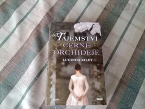 Tajemství černé orchideje - bestseller - 1