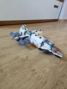 LEGO lunární vesmírná stanice