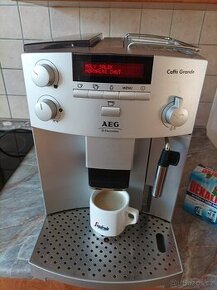 automatický kávovar AEG Caffe Grande