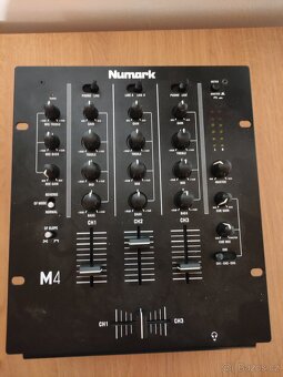 Numark M4 profesionální mixážní pult