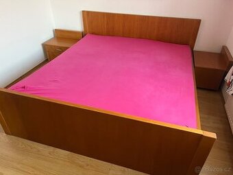 Manzelska postel 180x200 a nocni stolky