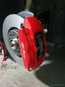 Štvorpiestové Brembo brzdiče 330mm / 305mm - 1