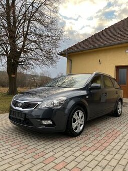 KIA Ceed Combi 1.6 CRDi = 85kW r.v 2012, Top Stav =