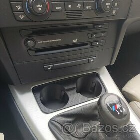 E90 cup holder držák na pití