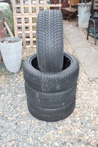 Nokian Tyres WR Snowproof P 235/45 R18 98 V XL Zimní