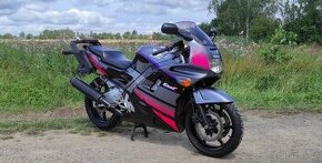 Honda CBR 600 F PC25 v pěkném stavu