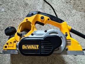 DeWALT D26500 Elektrický hoblík (82mm/1050W)