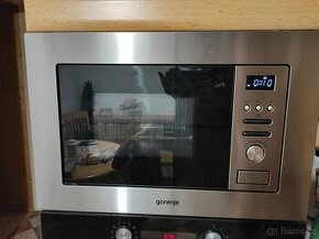 Microwave vestavba