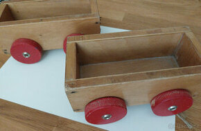 2 ks dřevěné vozíčky 70/80 léta hračka pro děti