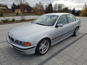 BMW 523i - 1