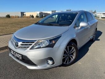 TOYOTA AVENSIS 1.8 i //2014 AUTOMAT NAVIGACE TAŽNÉ SERVISKA