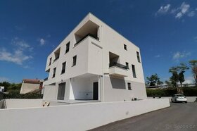 Chorvátsko, Vodice – pekne zariadený apartmán v novostavbe