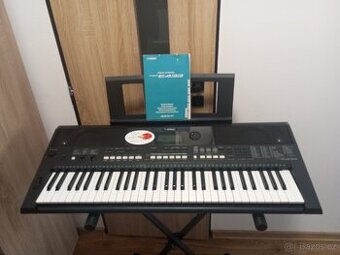 Klávesy Yamaha psr E443 top stav