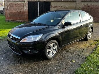 Ford Focus 1.6i 74kw, r.2010, 1.majitel, serviska, klima