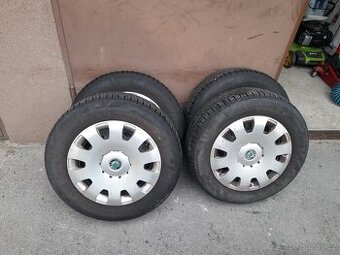 Sada kol Škoda rozteč 5x100 s pneu 195/65 R15.