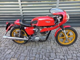 Triumph Bonneville T120R r.v.1969 s Doklady