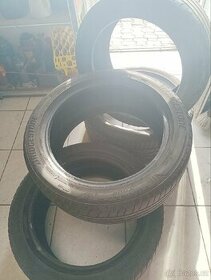 pneu 235/45R17