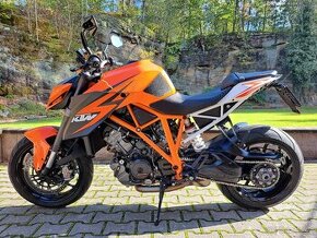 KTM 1290 Super Duke R - TOP STAV - 1. MAJITEL