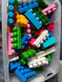 Mega bloks  stavebnice + autíčka