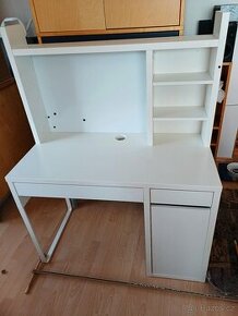 KANCELÁŘSKÝ STŮL S NÁSTAVBOU (IKEA)