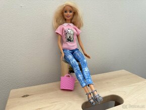 Barbie oblečky a doplňky