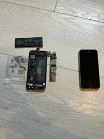 iPhone 5 a 5s na náhradní díly - 1