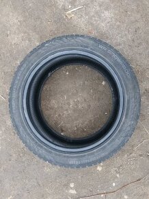 Pneu 245/45R18