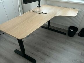 Elektrický/polohovatelný stůl Ikea Bekant, rohový pravý