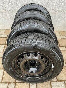 Prodám 4x disky se zimními pneu 215/60 R16 C, zánovní