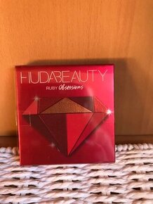 Huda Beauty -Ruby Obsessions paletka očních stínů