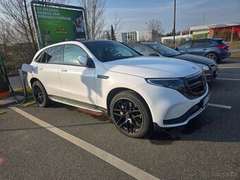 Elektomobil Mercedes EQC 400 AMG paket (nelakováno)