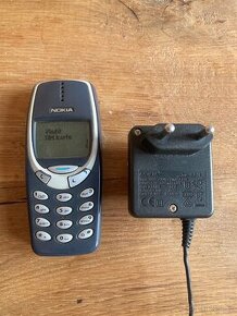 Funkční Nokia 3310 s originální nabíječkou