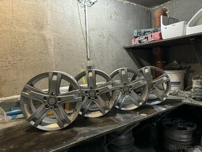 Sada Alu Kola 5x112 R17 Mercedes