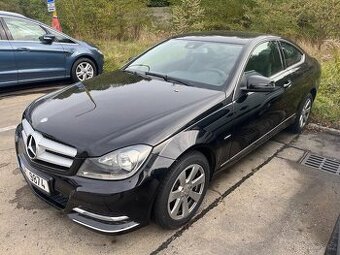 Mercedes C220 Coupe 125kw r.2011 146tkm-VADA MOTORU