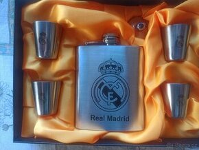 Prodám dárkovou sadu placatky a panáků Real Madrid - 1