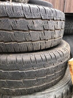 ZIMNÍ PNEU 215/70 R15 C   CENA ZA 2KS