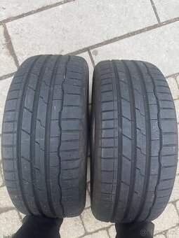 Dvě zánovní letní pneu Hankook 235/50/18 - 1