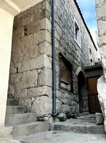 Kamenný dům na Makarské riviéře
