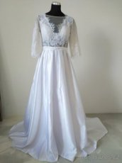 Saténové svatební šaty s vlečkou - 1