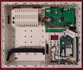 Jablotron JA-83K + JA-82Y domovní bezdrátová ústředna + GSM