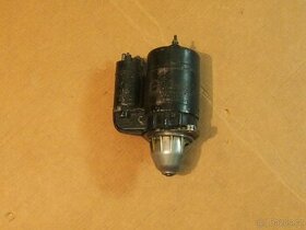 Startér Bosch z industrie motoru brouk VW 028 911 023 B