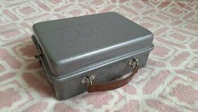 Starý plechový kufřík/box