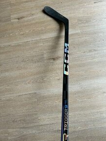 Hokejka CCM RIBCOR TRIGGER 9 Pro, levá, P28, flex 70 a 75