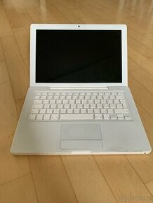 Apple Macbook 2008 - 1