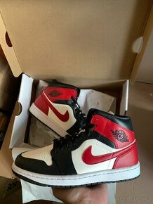 Air Jordan 1 Mid Alternative Bred Toe