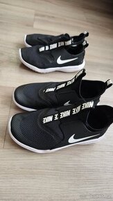 Prodám dětské boty Nike 2 ks, velikost 31,5 a 32.