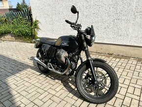 Moto Guzzi V7 Stone